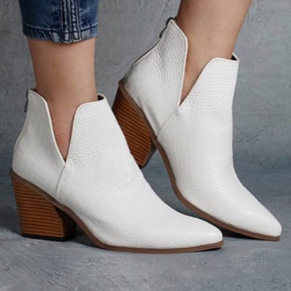 Arider Girl White Snakeskin Ankle Booties